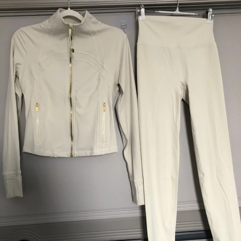 Lululemon Set White W/ Gold Zipper - Picture 1 of 2